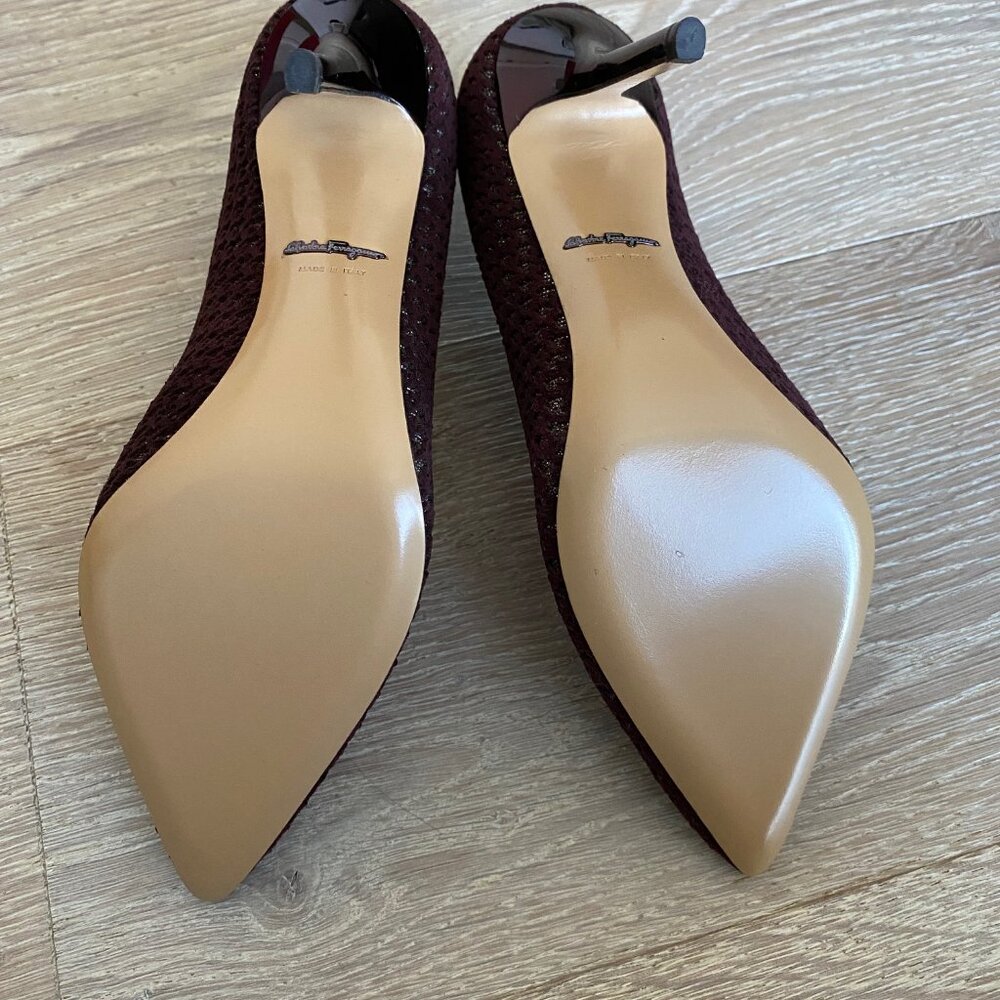 SALVATORE FERRAGAMO Susi Patch Burgundy Suede Pointy Toe Pumps Size 5.5 BNWT - Picture 9 of 15